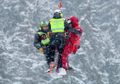 41 годишната икона на алпийските ски Линдзи Вон бе евакуирана с медицински
