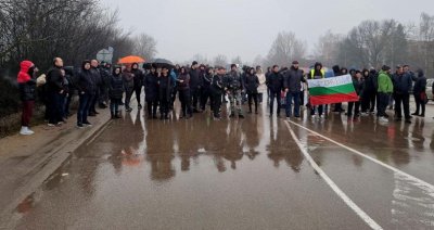 Близки на загиналия в катастрофа Любо блокираха Е-79 край Монтана в търсене на справедливост