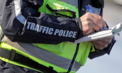 Шофьор на микробус блъснал кола, помел пътни знаци и се врязал край бензиностанция в Хасково