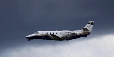 Самолет кацна аварийно на оживен път в Джорджия