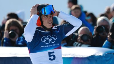 Олимпийският медалист в сноуборда Тервел Замфиров и баща му и