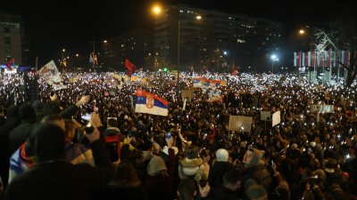 Хиляди излязоха на протест в Сърбия
