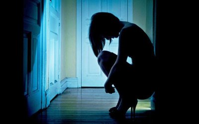 Мъж държал жена си като секс робиня, предложил я на 120 мъже 