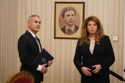 ЧАСОВНИКЪТ ЦЪКА: Гюров казва министрите в служебния кабинет