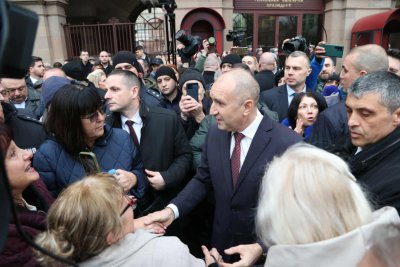 Кметове, спортисти и певци в листите на Радев 