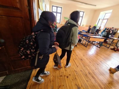 Страх: В Сливен заключиха класните стаи заради 11-годишен! 