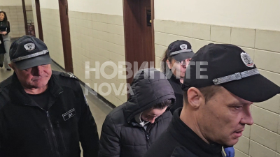 Оставиха в ареста полицайката, опитала да пренесе кокаин през границата