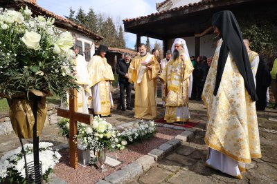 На Задушница патриарх Даниил отбеляза 8 години от кончината на дядо Добри