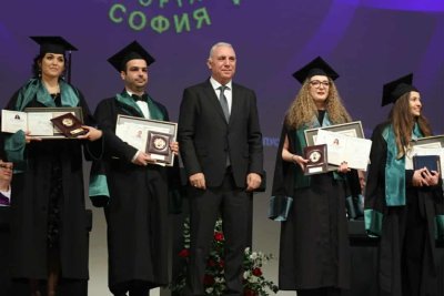 145 млади лекари от МУ-София се дипломираха с отличен успех (СНИМКИ) 