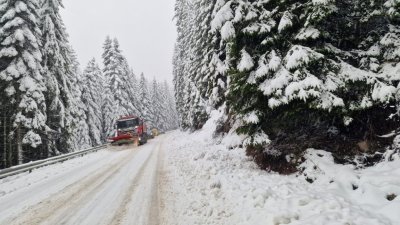 Бедствие в Пампорово! Коли закъсаха заради силния сняг