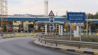 Заради дългите опашки: Удължиха времето за преминаване на "Дунав мост" при Русе