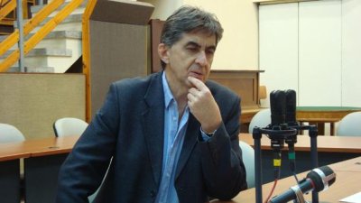 АКФ: Да питаме институциите не значи натиск върху тях