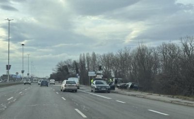 Поредно меле на "Тракия", движението е в една лента