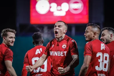 Огромната емоция с която Макс Ебонг отпразнува първото си попадение