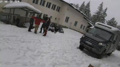 Хижа "Петрохан" остава недостъпна, пълно е с ченгета