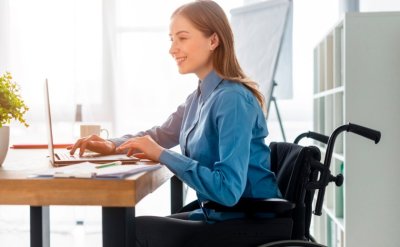 Работодатели могат да получат до 10 000 евро от държавата, ако наемат човек с трайно увреждане