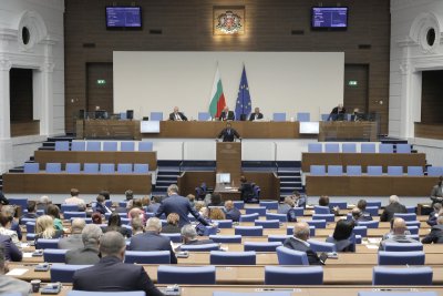 Парламентарният контрол на новото служебно правителство на Андрей Гюров отпадна