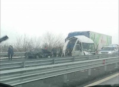 Тежка катастрофа на "Тракия" към Чирпан, магистралата е затворена към София