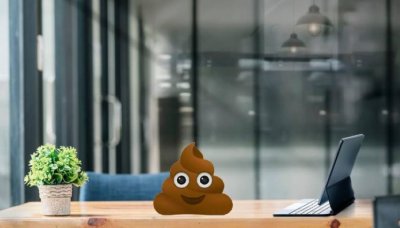 Куриерка удари милиони от лотарията, изтропа се на бюрото на шефа