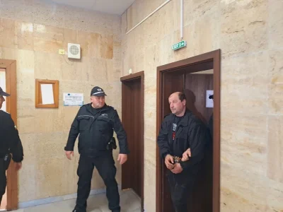 Постоянен арест за грабеж и намушкване с нож на две жени в Дупница