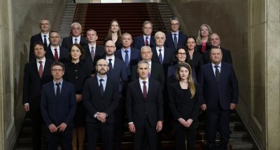 МС: Цицелков остава