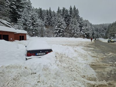 На Витоша е бяла приказка, но пътищата дотам са затворени за почистване