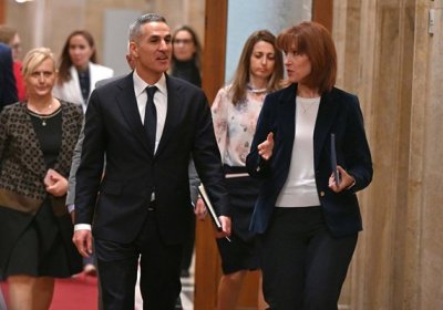 Гюров и ЦИК: Еднакви паравани във всички секции и обучение за членовете им