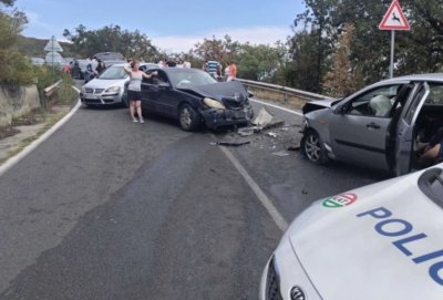 Братче и сестриче на 8 и 12 години ранени в катастрофа 