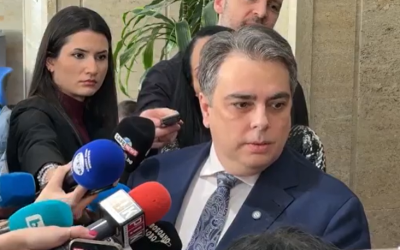 Асен Василев пита: Къде похарчихте 900 милиона евро?!