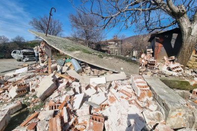 Ето щетите от взрива на газова бутилка в Сливенско (СНИМКИ)