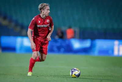 ЦСКА се раздели с полузащитника Дейвид Сегер съобщиха армейците Клубът и футболистът