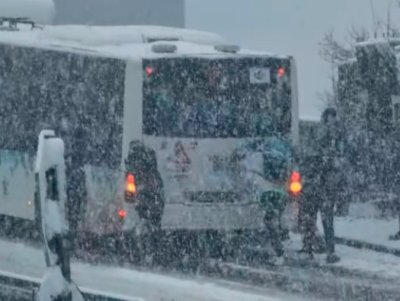 Снежната покривка на различните места в София надминава между 5