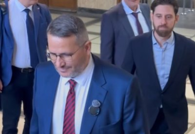 Нов скандал в правителството: Христанов сложи незаконно за шеф на БАБХ бизнесмен-ветеринар