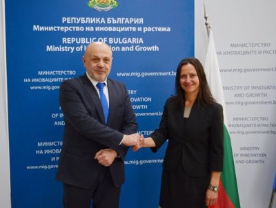 Ирена Младенова пое поста от Томислав Дончев 