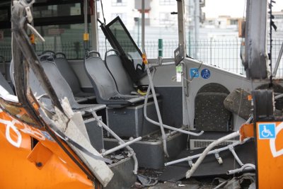 Шофьорът на автобуса, в който се вряза кола с 200 км/ч: Трудно ми е дишането, боли и спя на стол, живея втори живот