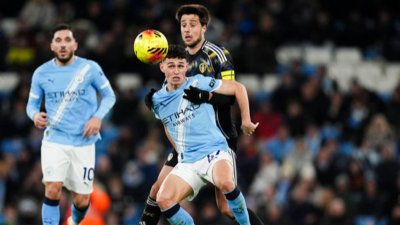 Илия Груев игра 75 минути за Лийдс при загуба от Ман Сити