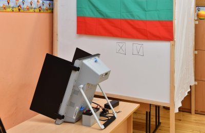 КОНФЛИКТ: ЦИК се оплака от Гюров заради параваните за вота 
