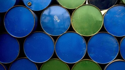 Петролът поскъпна до около 80 долара за барел