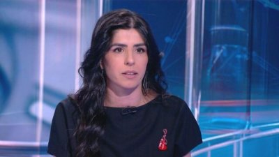 Фирузе Акбари, която избяга в България: Хиляди майки, които погребаха децата си, танцуват след смъртта на Хаменей 