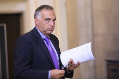 Антон Кутев: Какво като мълчи Радев, и преди козът му бяха "отсъствията" 