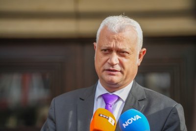 Емил Дечев започна голяма чистка в МВР