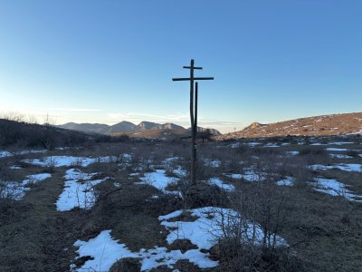 МИСТЕРИЯ: Някой забоде кръст на мястото, където умря будистът Калушев