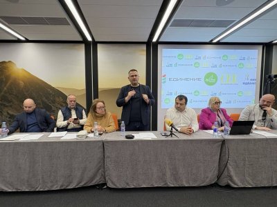 СМЯХ В ЗАЛАТА: Иван Христанов си има лична Кобилкина