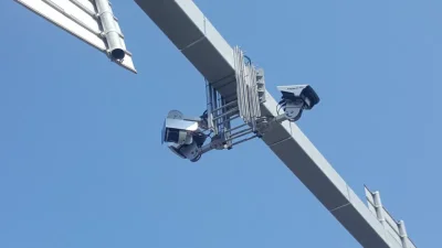 Отлагат двойното поскъпване на тол таксите за камиони и автобуси