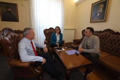 Бербо предлага: Отворете салоните на училищата за децата от клубовете 