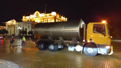 Мият улиците в "Средец" и "Оборище"