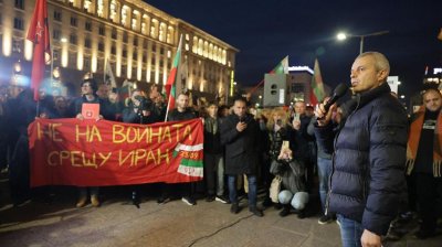 Костадинов на протест пред Министерски съвет: Искаме американските самолети да напуснат страната ни