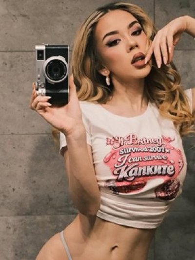 ОХ, НА БАТКО: Симона от "Капките" си заголи трътката