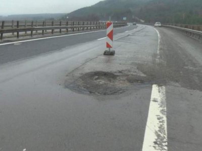 АДСКА МАГИСТРАЛА: Опасните дупки от София до Пловдив са 42