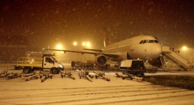 Летището в Мюнхен се извини на стотици пътници, принудени да пренощуват в шест самолета